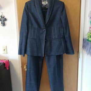 Womens used pant suit